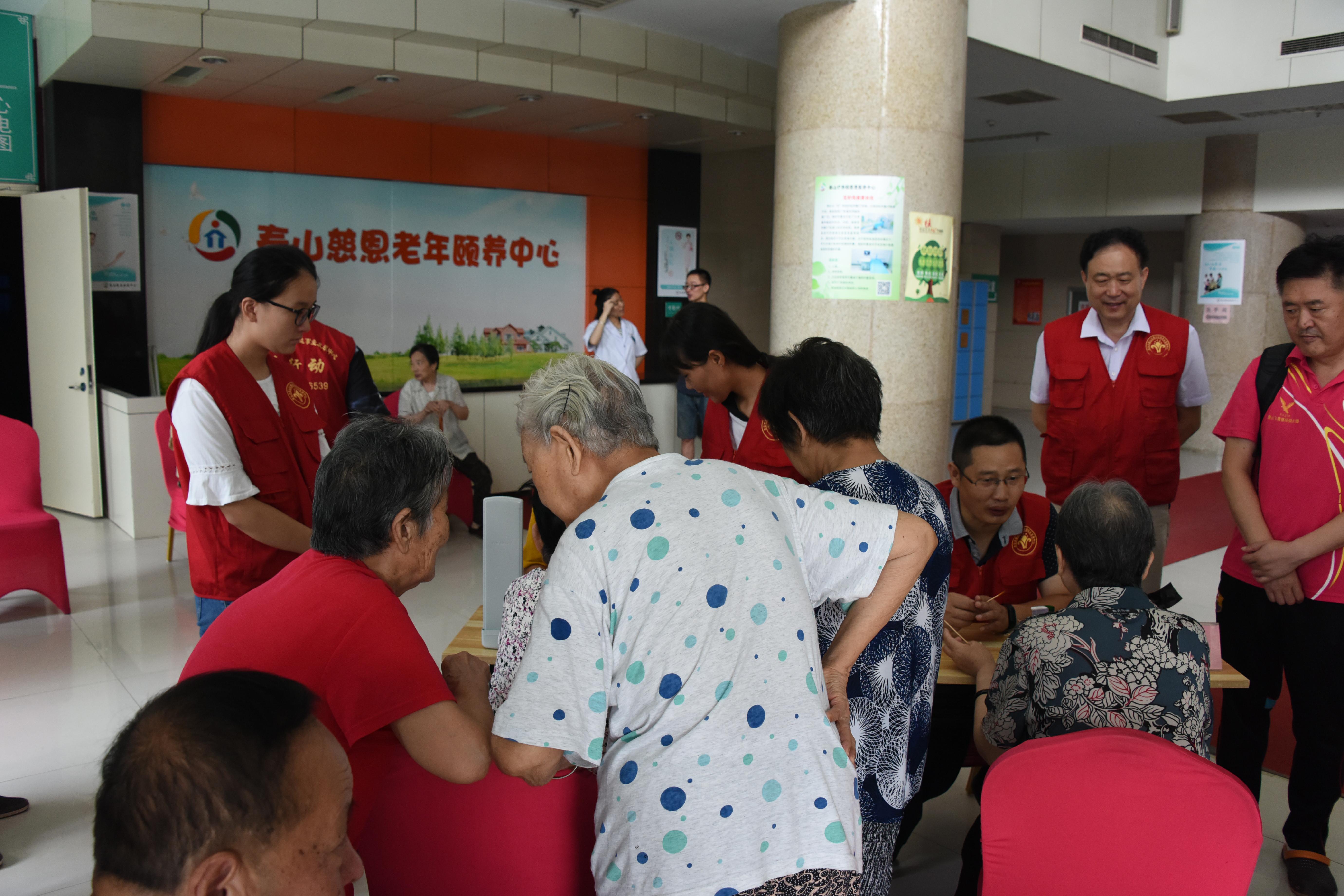 泰山护理职业学院助理创建全国文明城市志愿者活动3.jpg