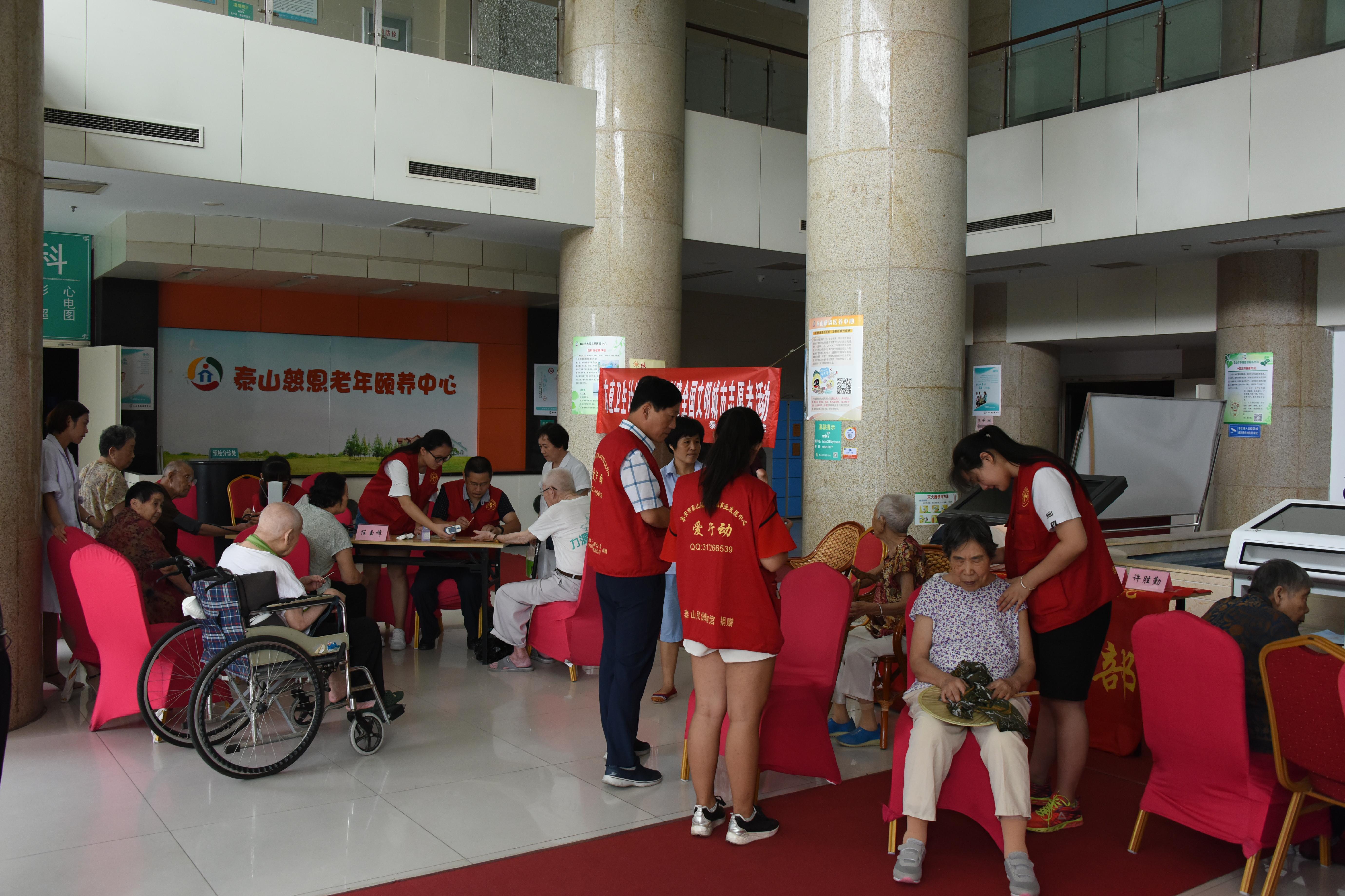 泰山护理职业学院助理创建全国文明城市志愿者活动6.jpg